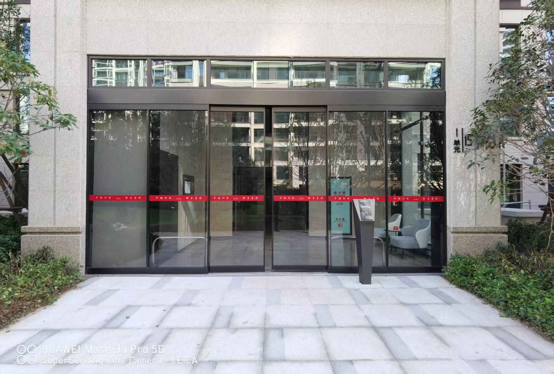 郑州新辉自动门经典工程｜开封永威梅隆郡89套智能自动门项目圆满交付